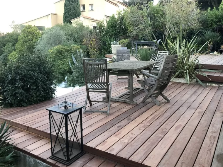 Terrasse bois sur dalle béton avec lambourde, Aubagne, Les Jardins de Tim