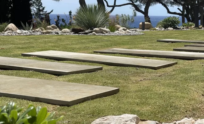 Création d'un jardin zen et pose de gazon kikuyu et à Cassis, Aubagne, Les Jardins de Tim